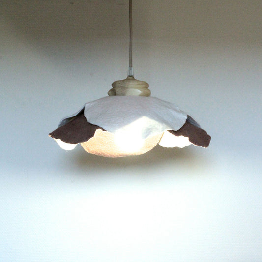 Suspension FLORA en laine feutrée et bois artisanal
