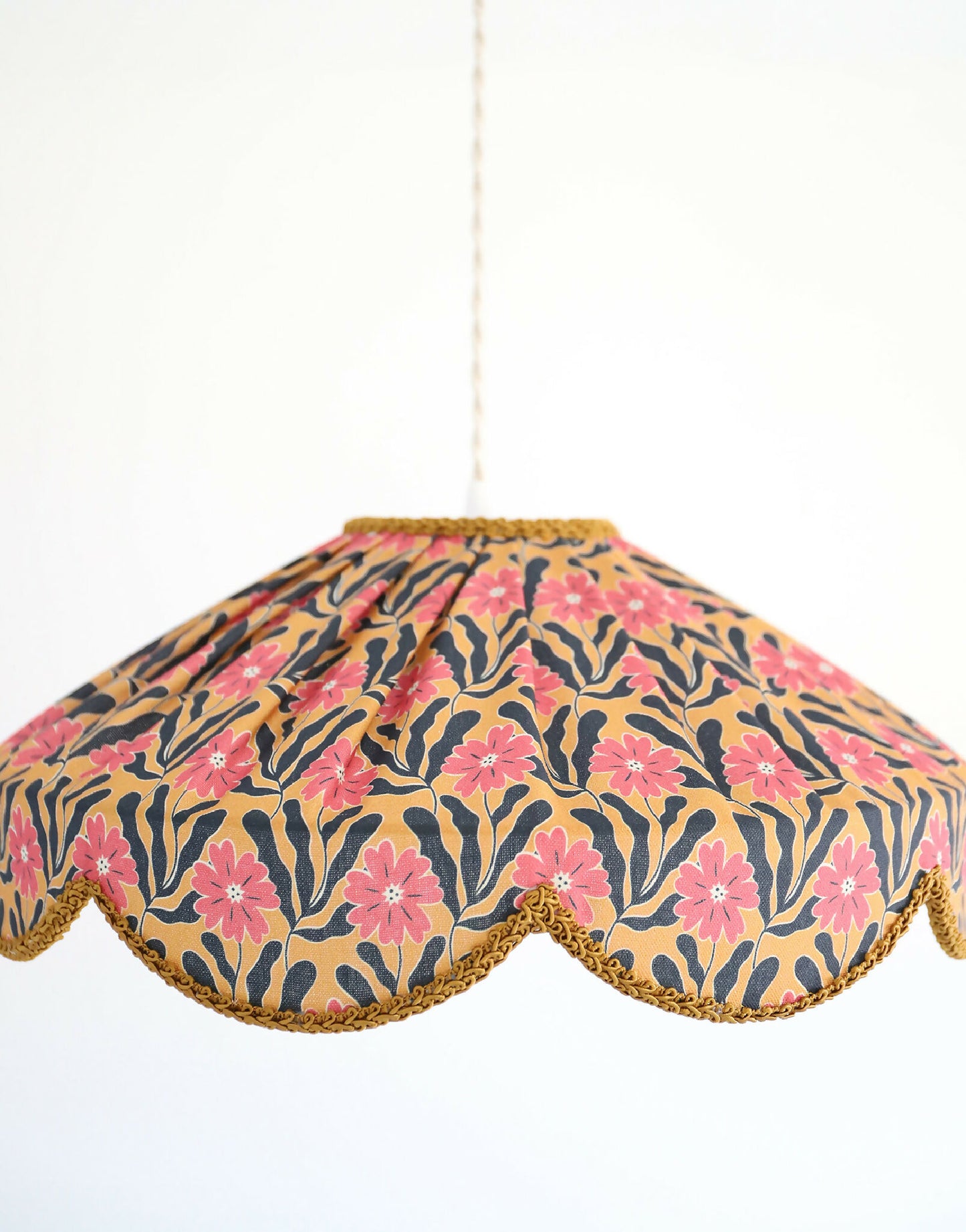 Suspension "Cosette" en Tissu Floral Goa - Abat-jour Festonné Style Vintage Made in France