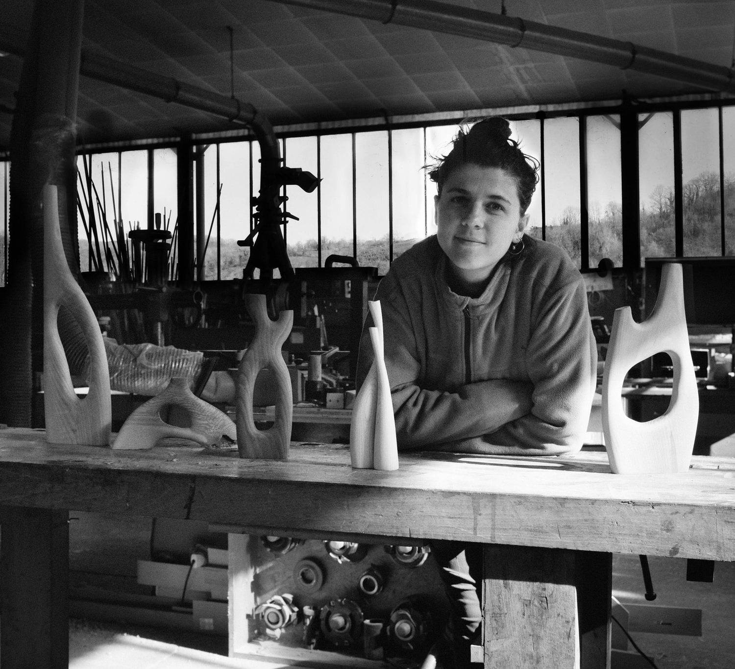 Artiste ébeniste marie océane scerri dans son atelier
