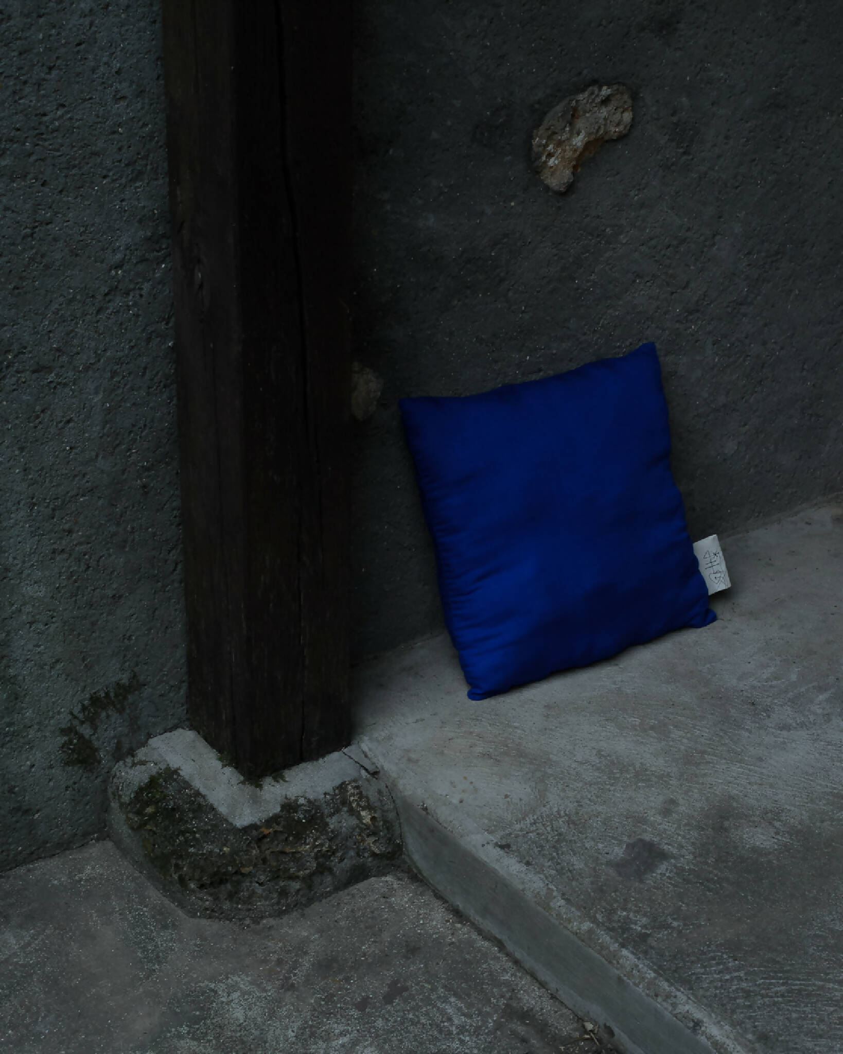 Coussin-artisanal-fait-main-en-france-indefini