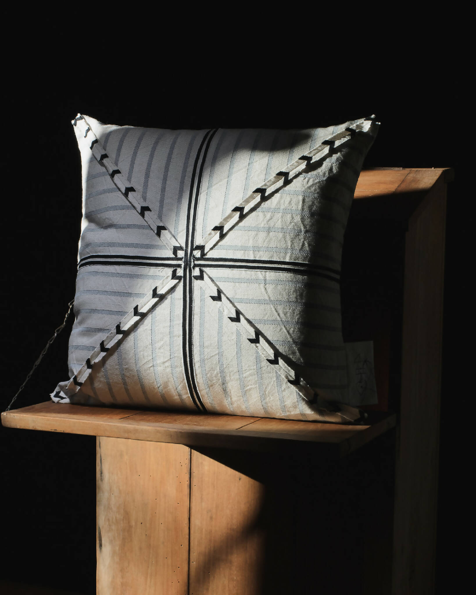 Coussin-artisanal-fait-main-en-france-orientation-3