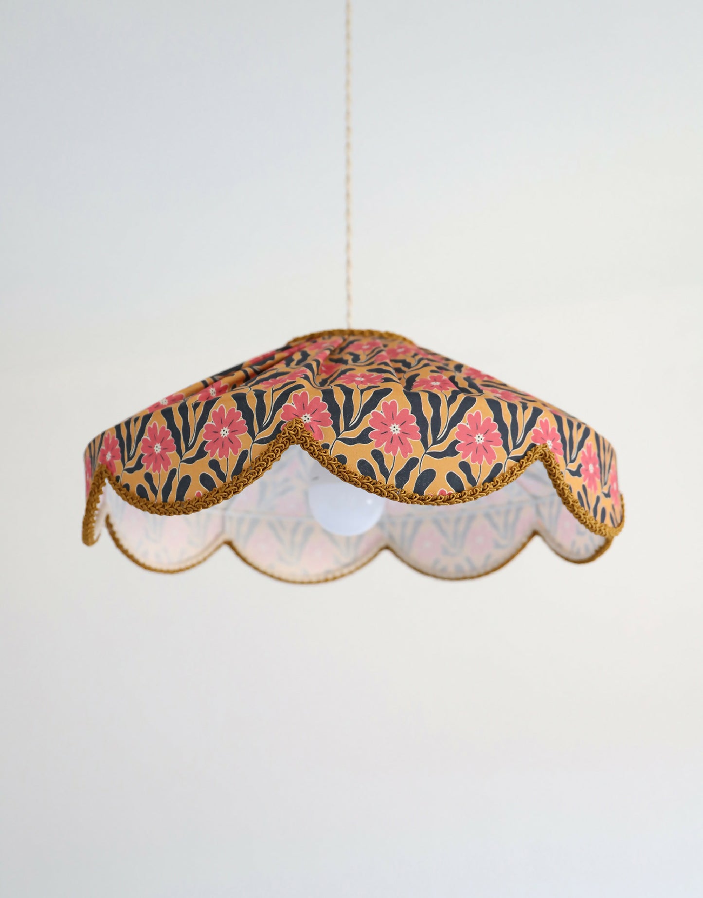 Suspension "Cosette" en Tissu Floral Goa - Abat-jour Festonné Style Vintage Made in France