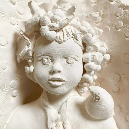 Sculpture Dame à l'oiseau 2