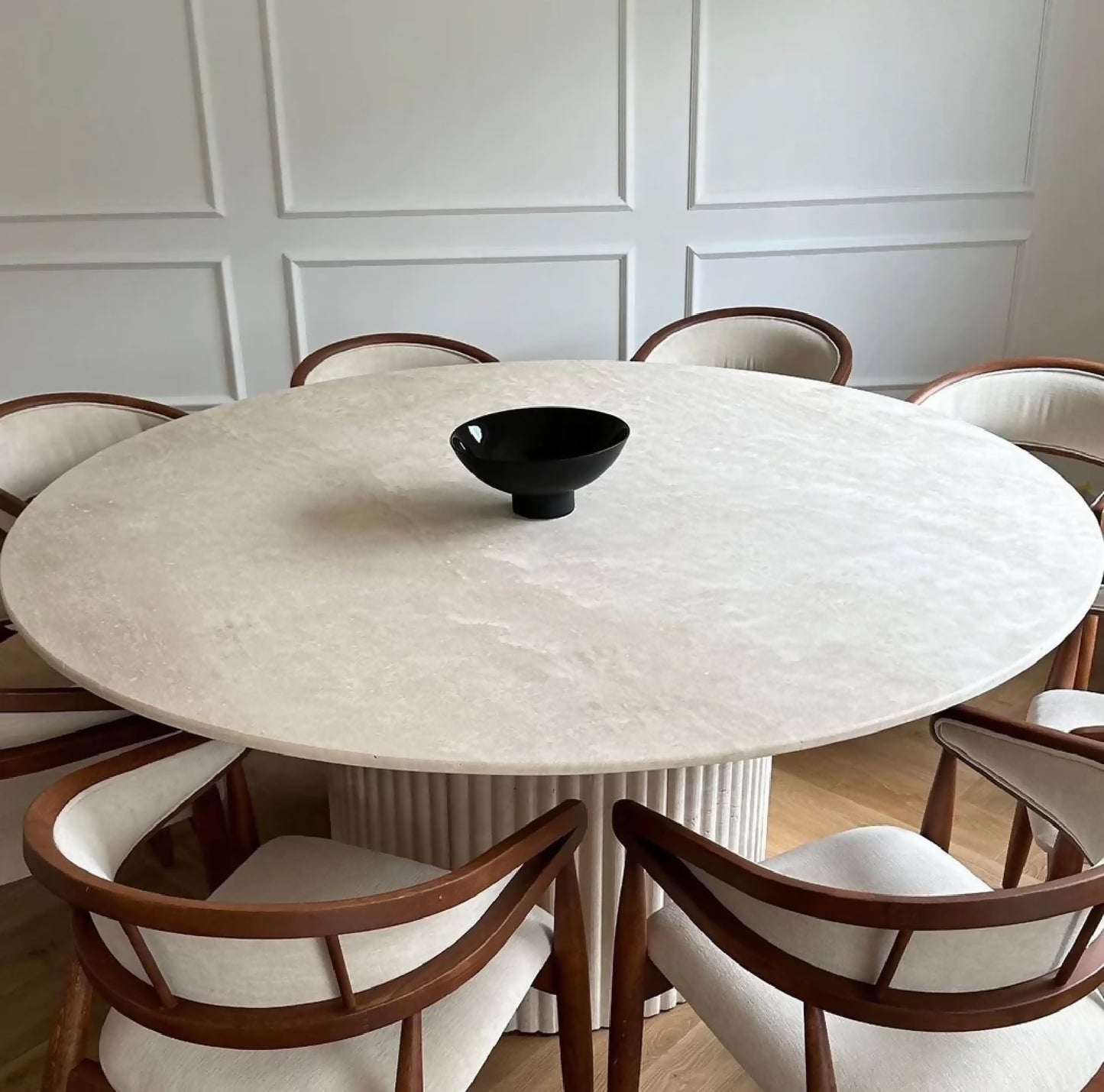 Table_ronde_haut_de_gamme_travertin