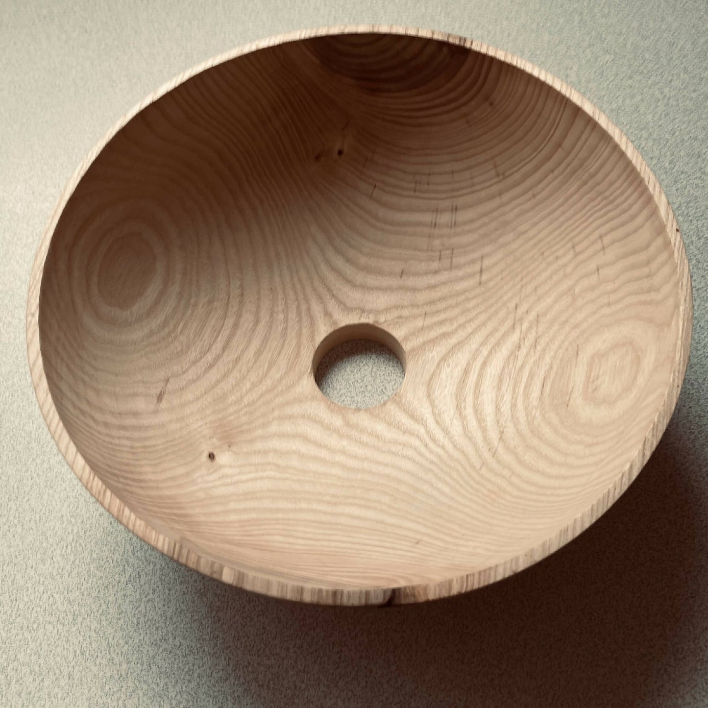 Luminaire artisanal en bois fait main par un artisan français
