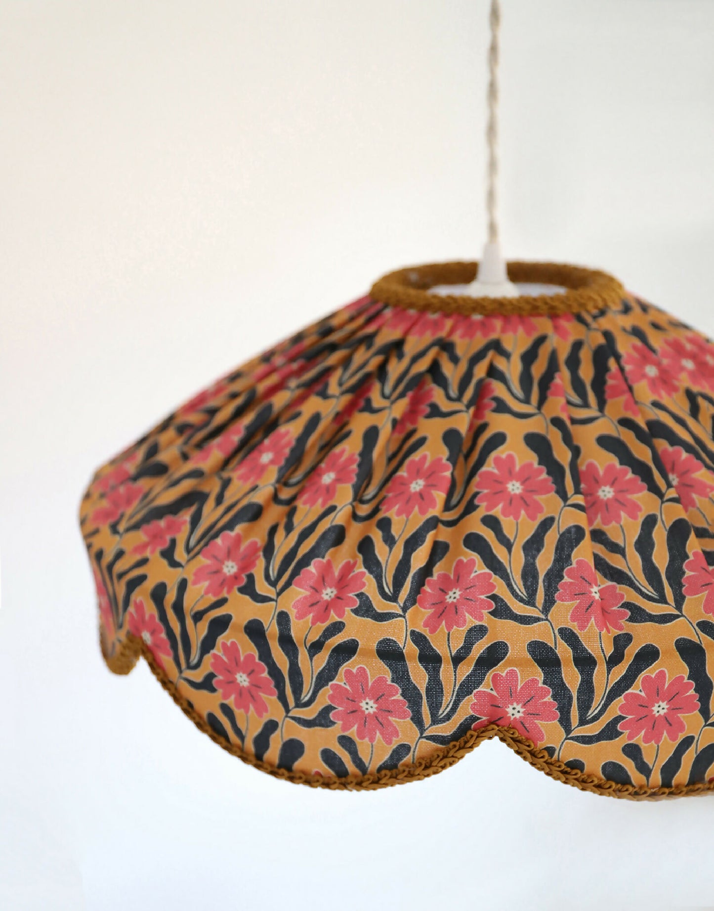 Suspension "Cosette" en Tissu Floral Goa - Abat-jour Festonné Style Vintage Made in France