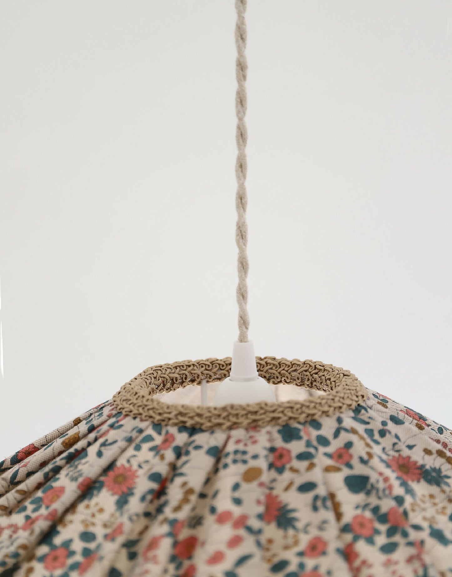 Suspension "Cosette" en Tissu Floral English Garden - Abat-jour Festonné Style Vintage Made in France