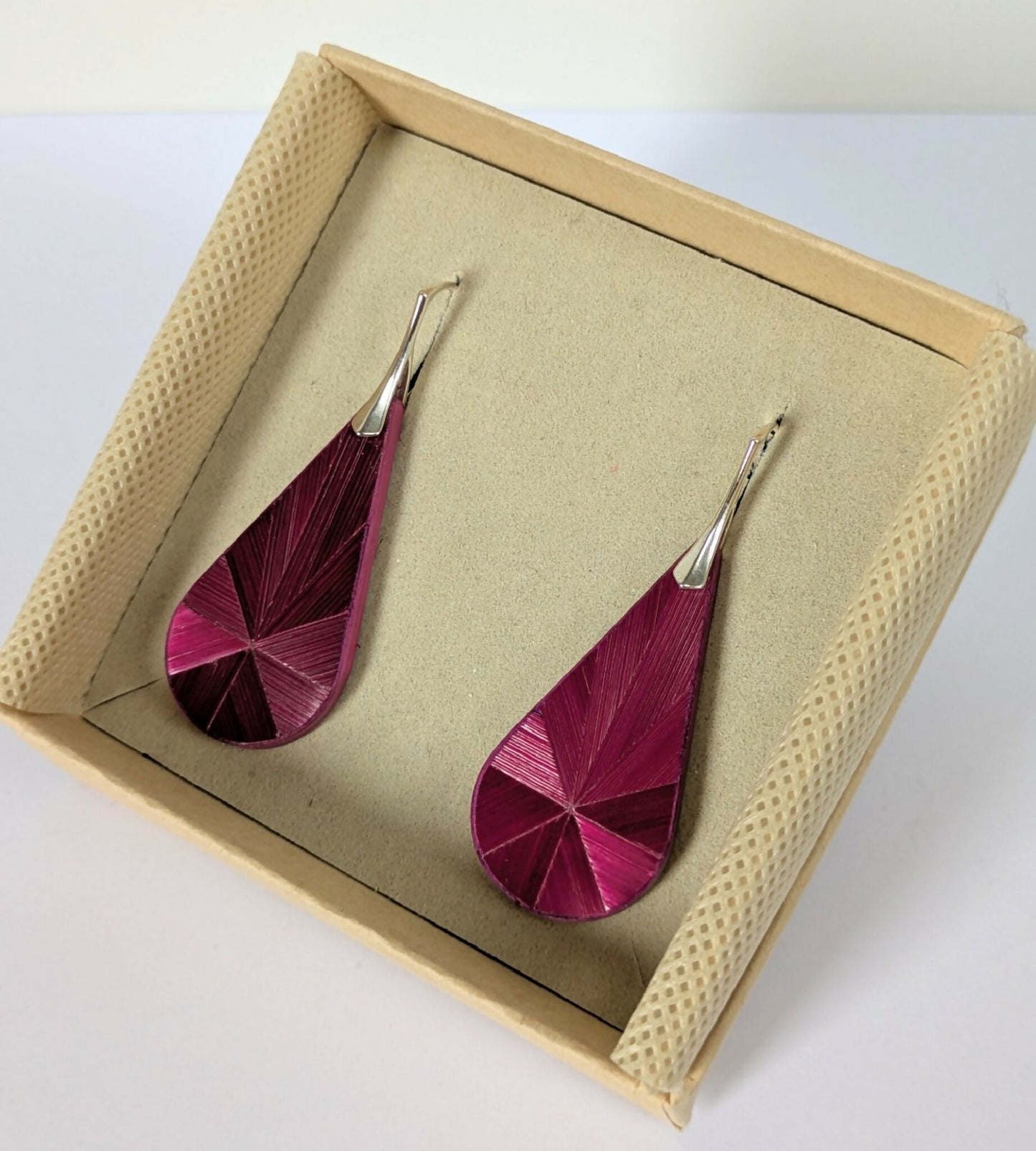 Boucles d'oreilles Gouttes avec marqueterie de paille Bordeaux - crochets argent