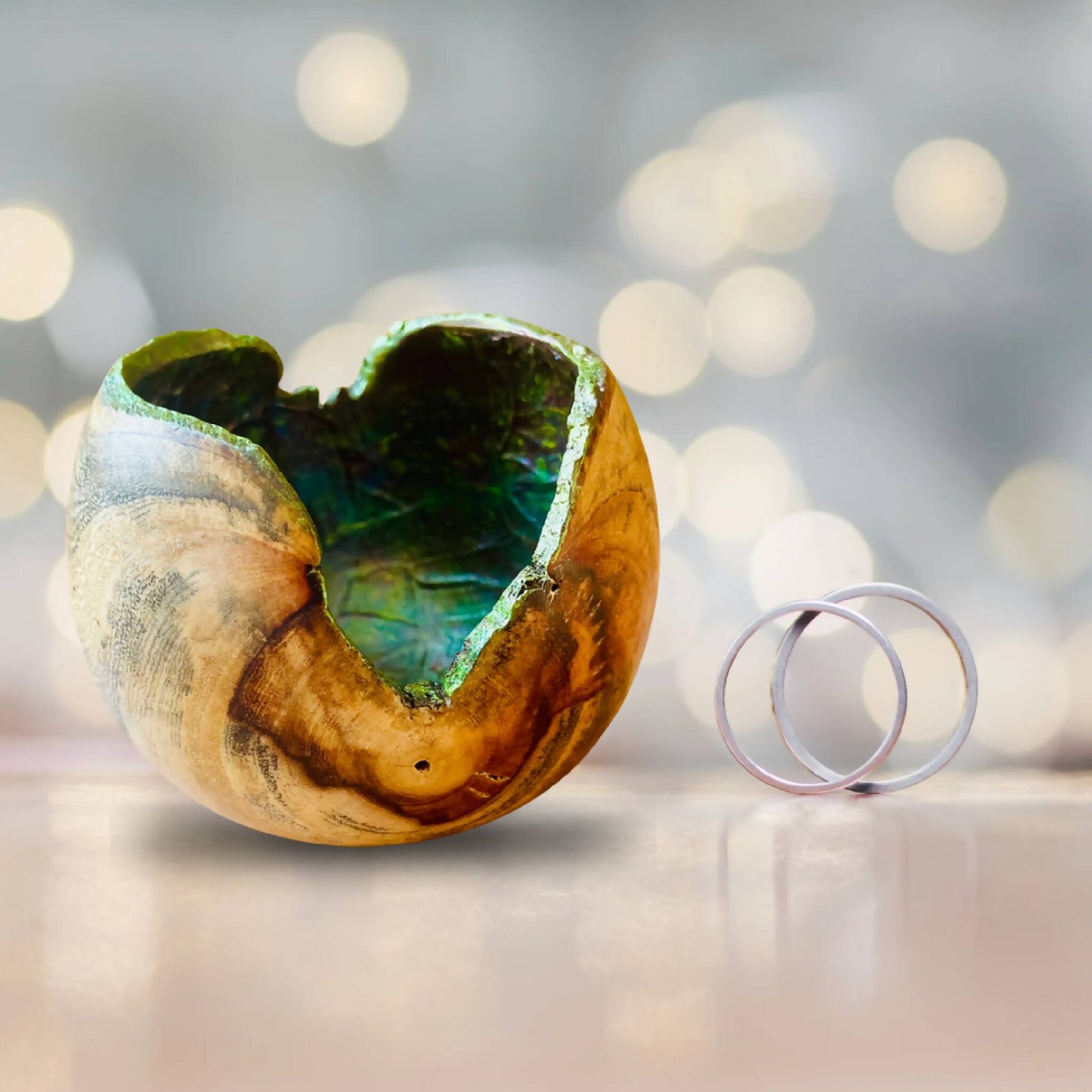 Sculpture bois fait main orbe nacree artisanat francais