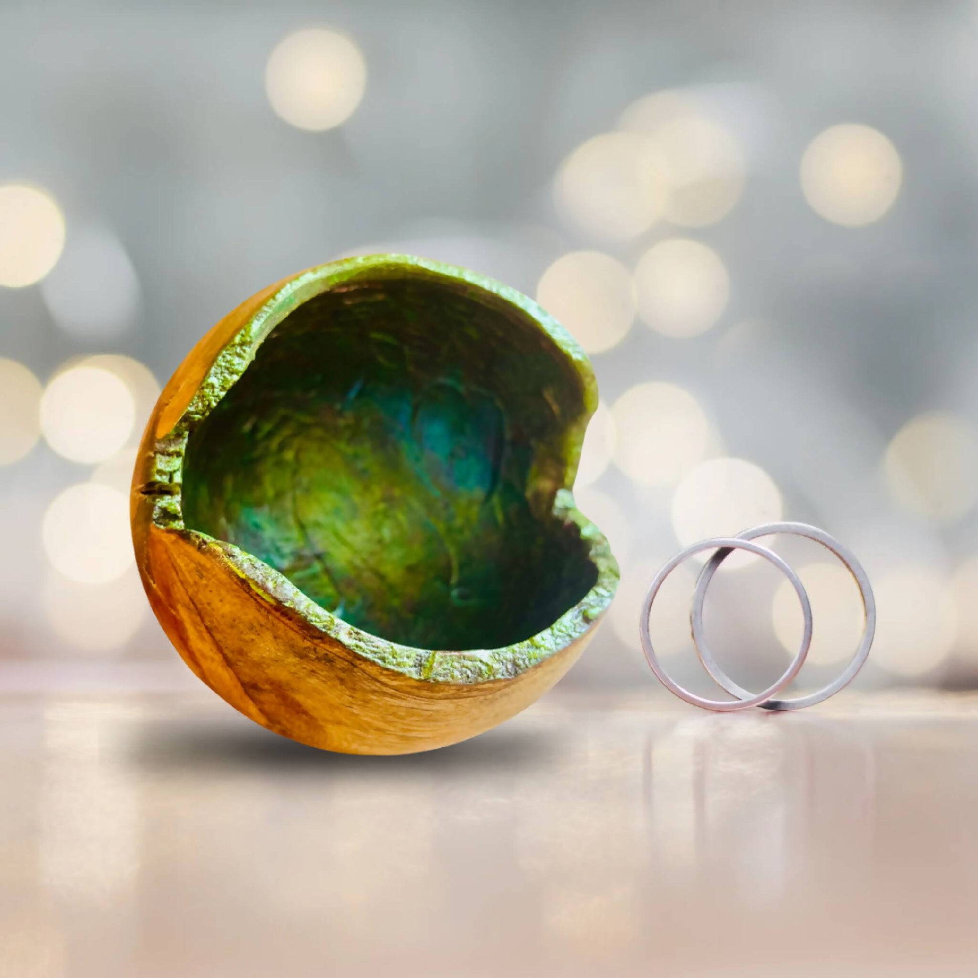 Sculpture bois fait main orbe nacree artisanat francais
