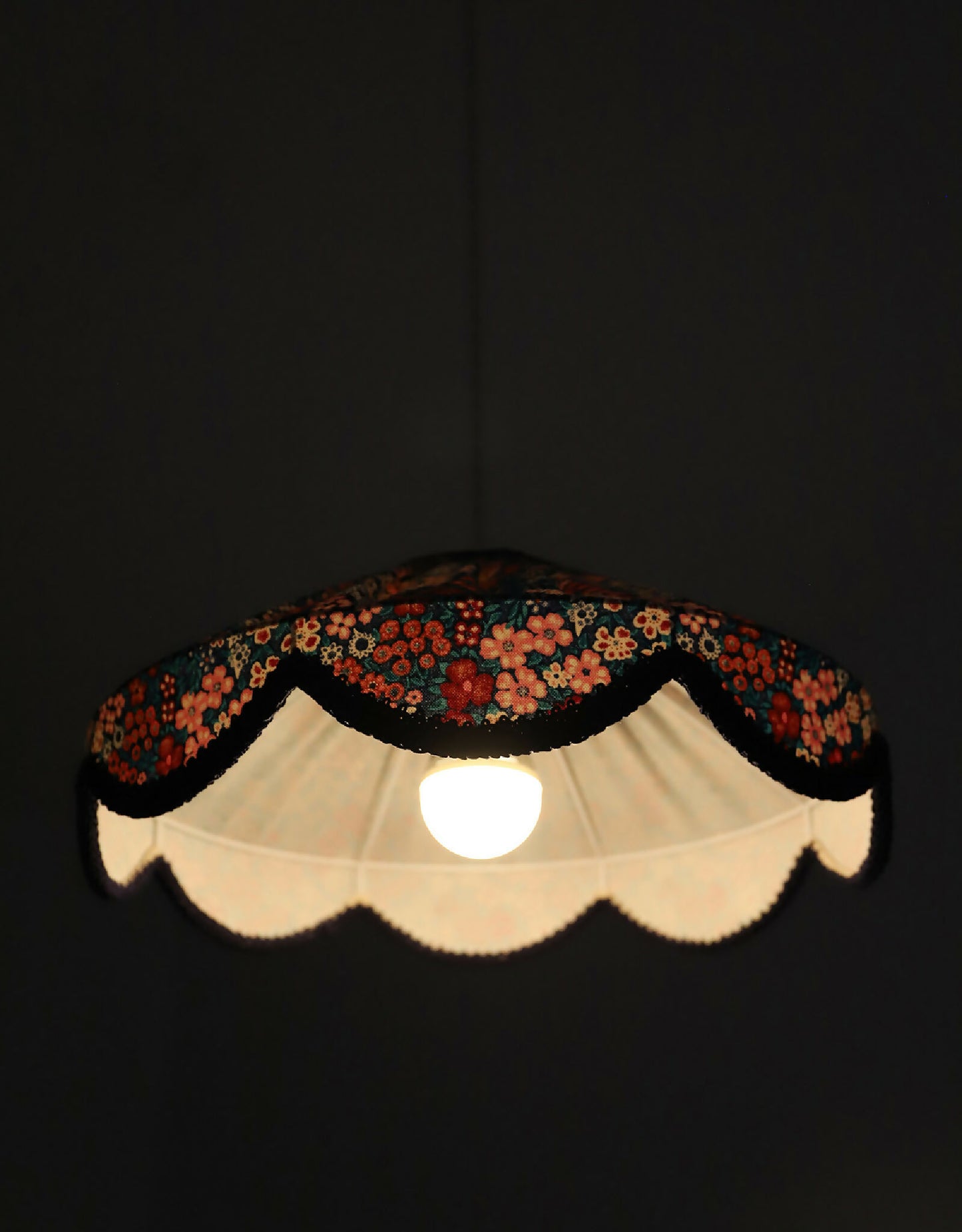 Suspension "Cosette" en Tissu Floral Mille Fleurs - Abat-jour Festonné Style Vintage Made in France