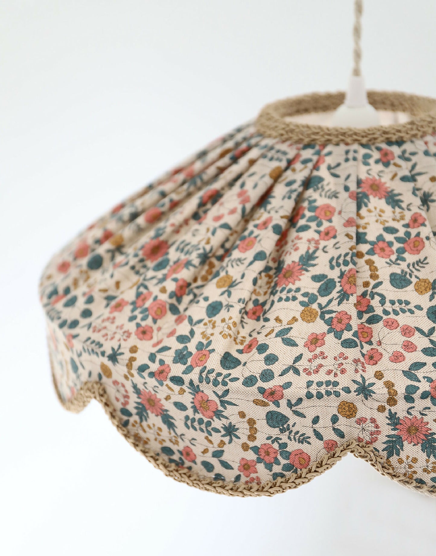 Suspension "Cosette" en Tissu Floral English Garden - Abat-jour Festonné Style Vintage Made in France