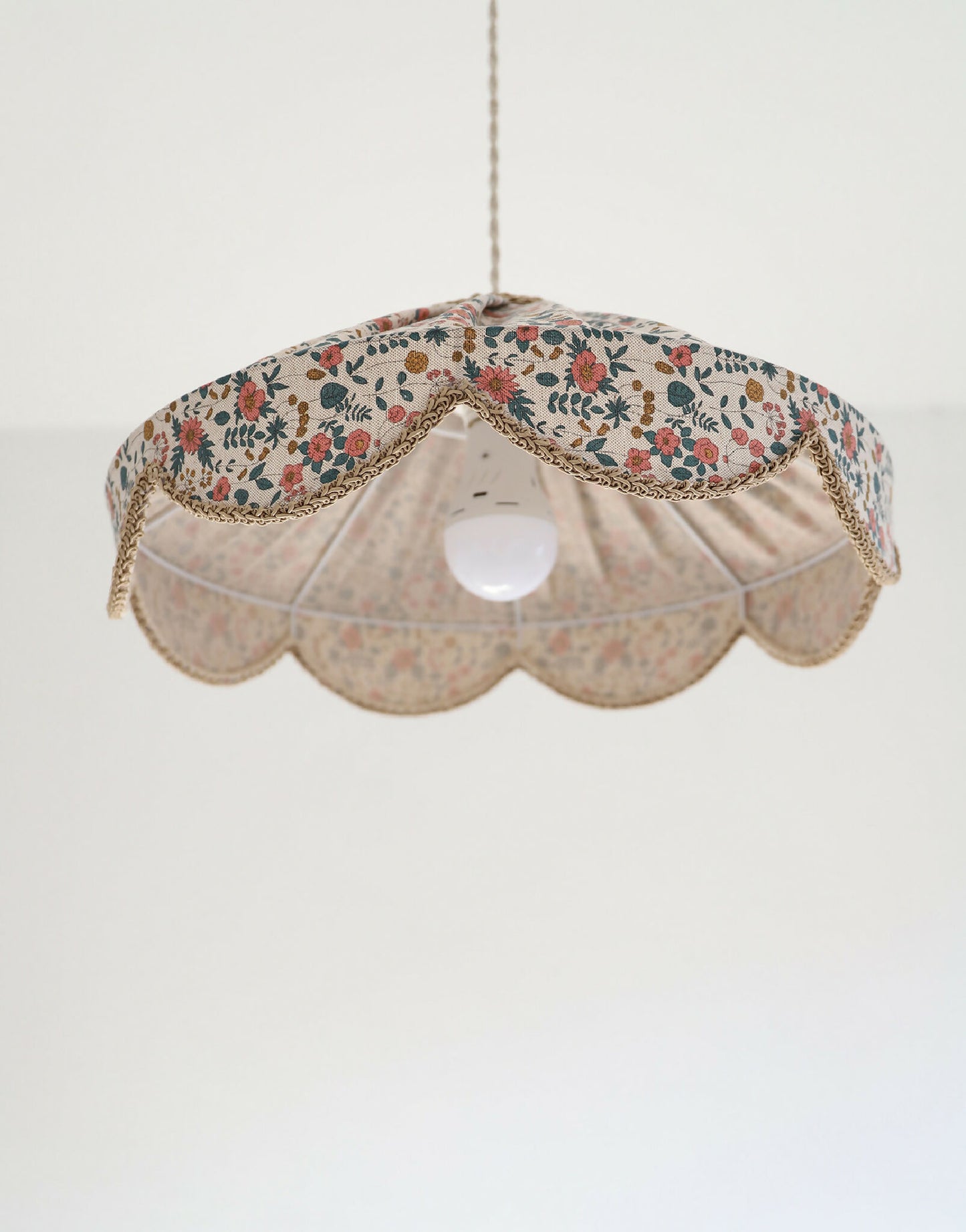 Suspension "Cosette" en Tissu Floral English Garden - Abat-jour Festonné Style Vintage Made in France