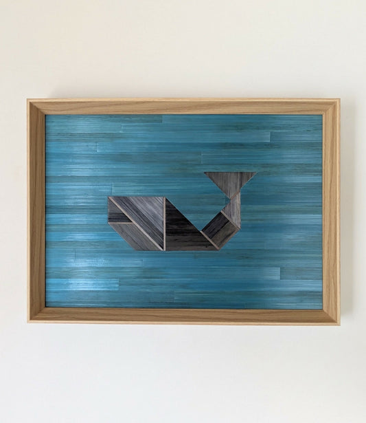 Tableau encadré en bois, marqueterie bleue en bandes et formes anthracite.