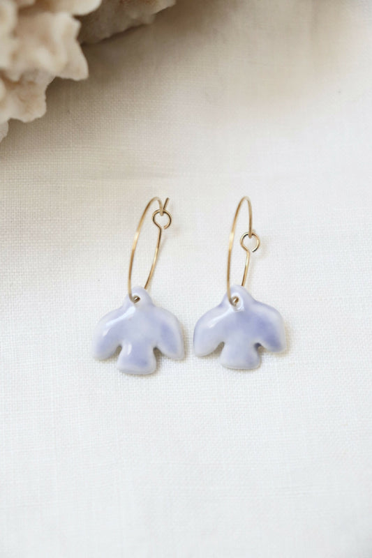 Boucles d’oreilles créoles hirondelles en porcelaine