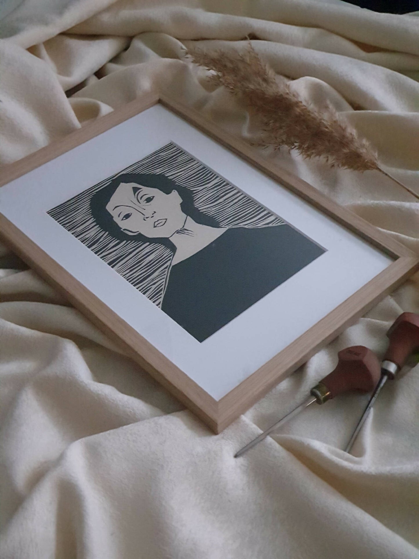 linogravure regard fait main par artiste francaise