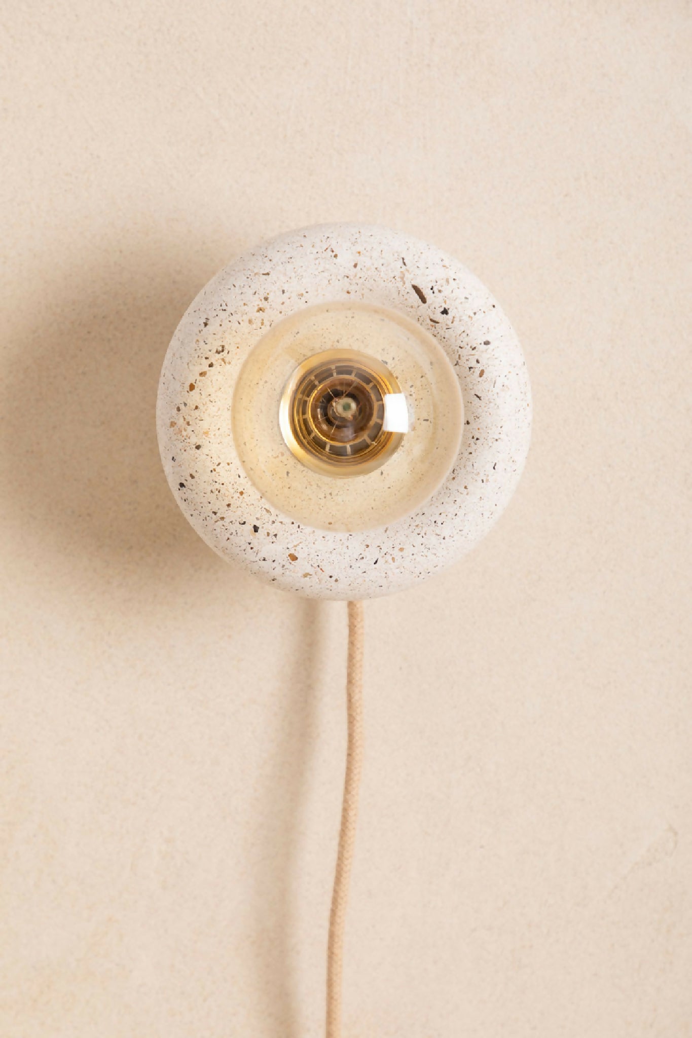 Luminaire en béton fait main, applique murale, lampe artisanale issue de l'artisanat français