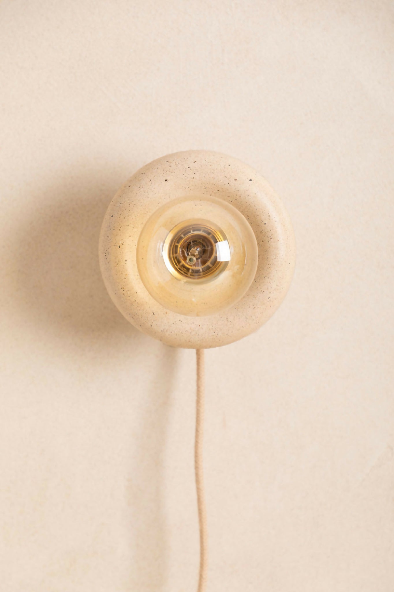 Luminaire en béton fait main, applique murale, lampe artisanale issue de l'artisanat français