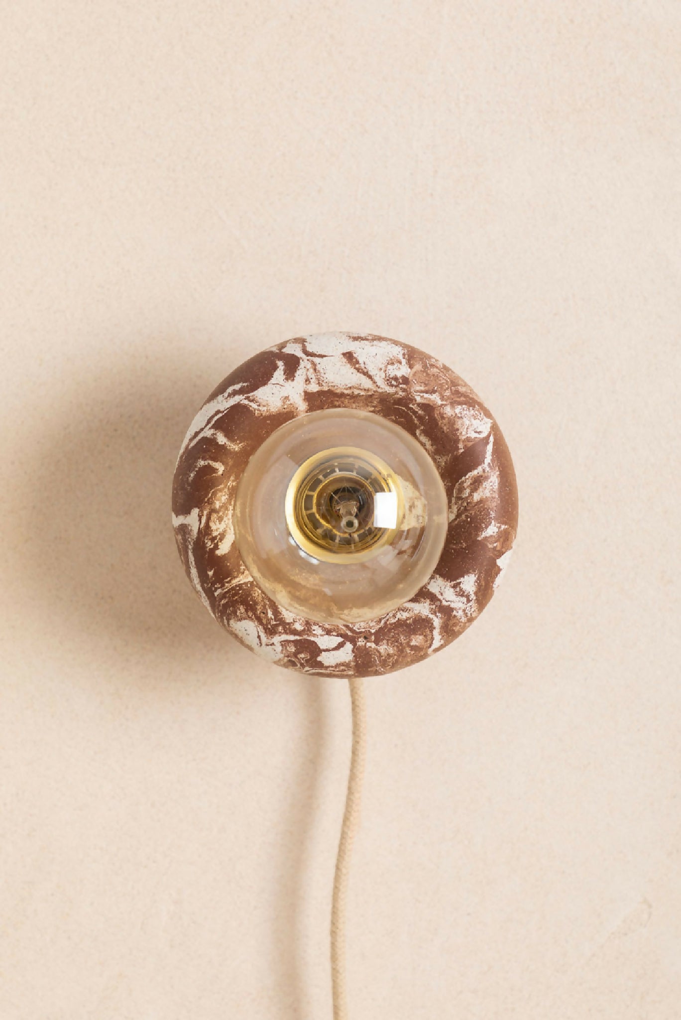 Luminaire en béton fait main, applique murale, lampe artisanale issue de l'artisanat français