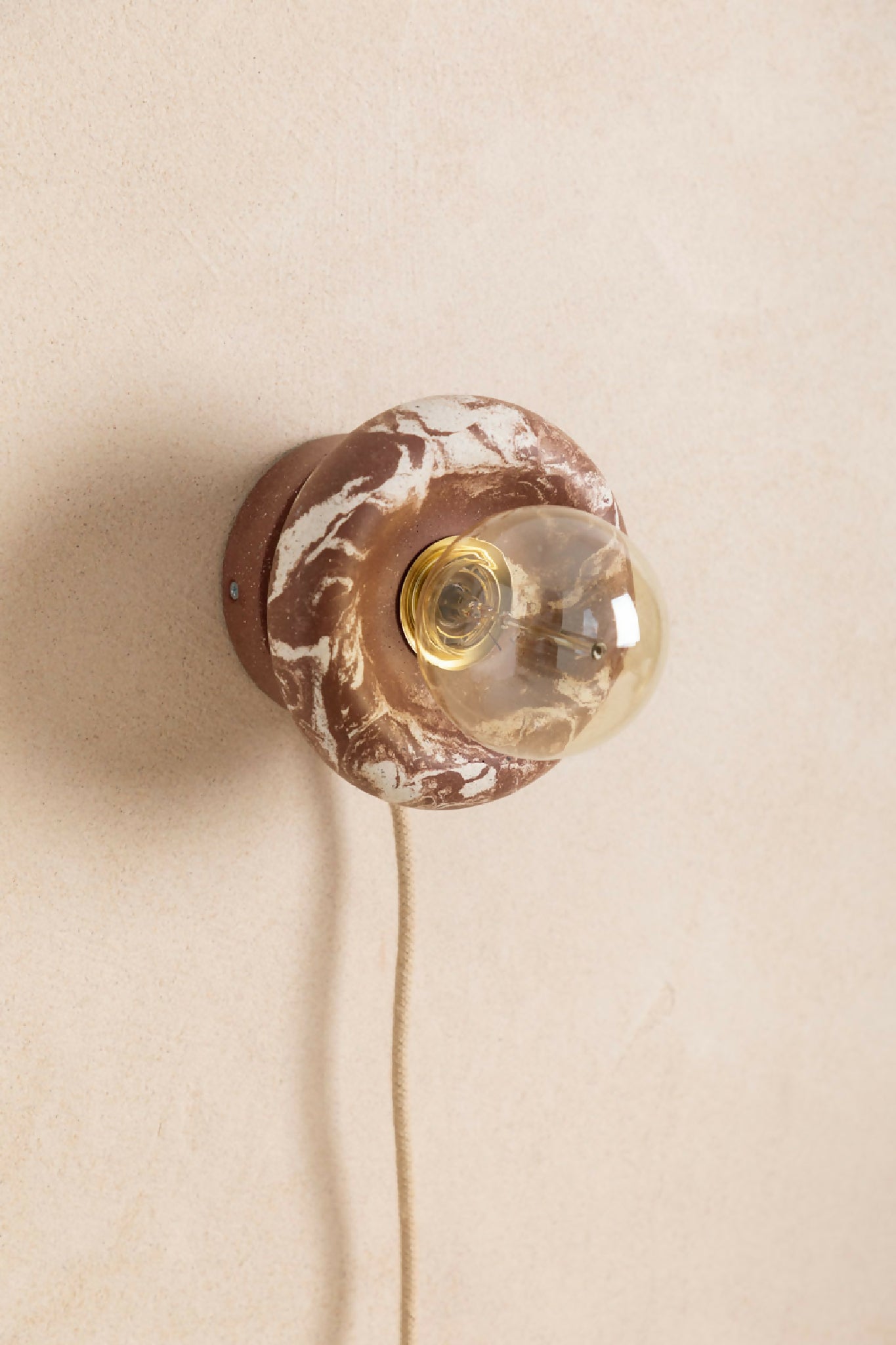 Luminaire en béton fait main, applique murale, lampe artisanale issue de l'artisanat français