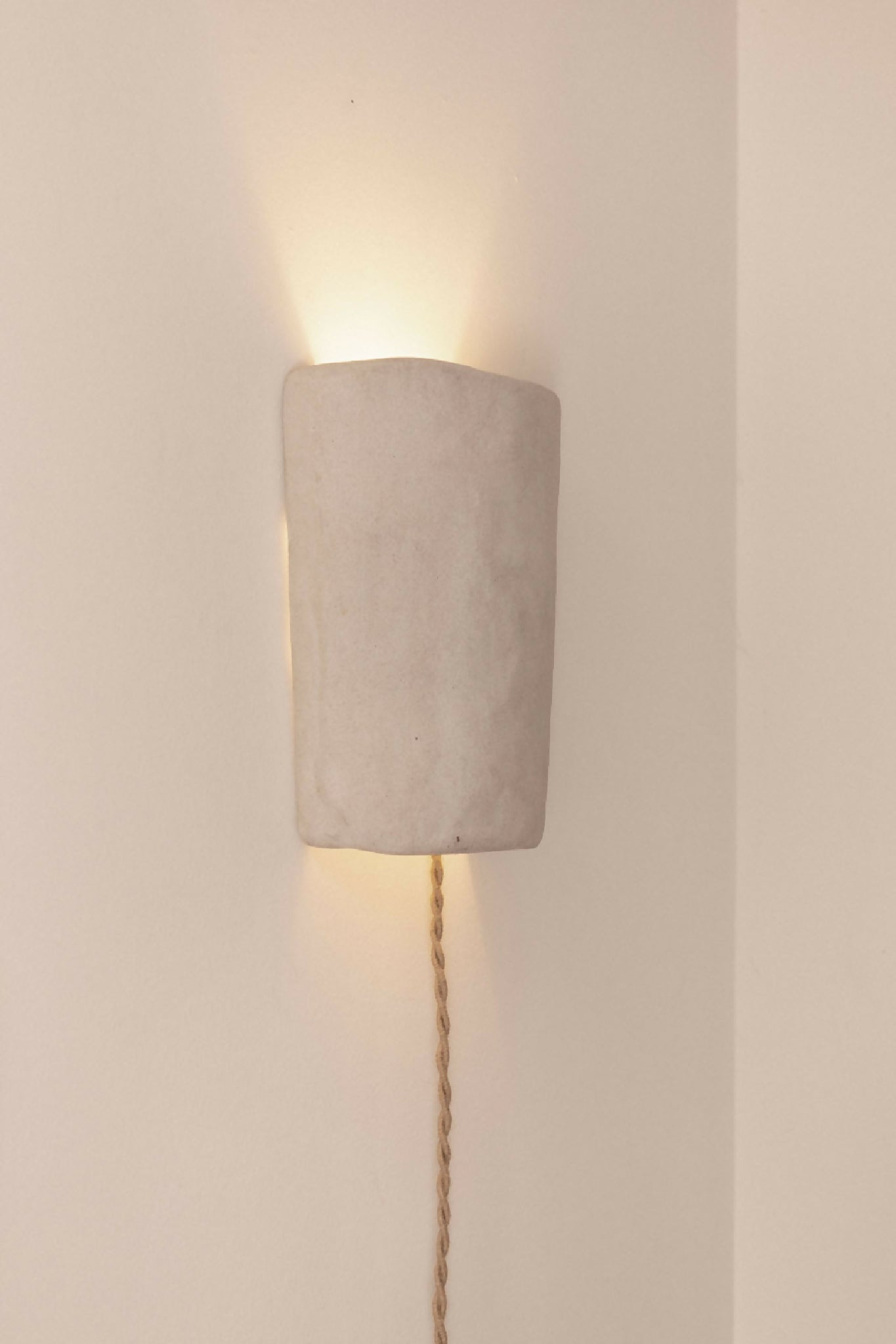 Luminaire en céramique fait main, applique murale, lampe artisanale issue de l'artisanat français
