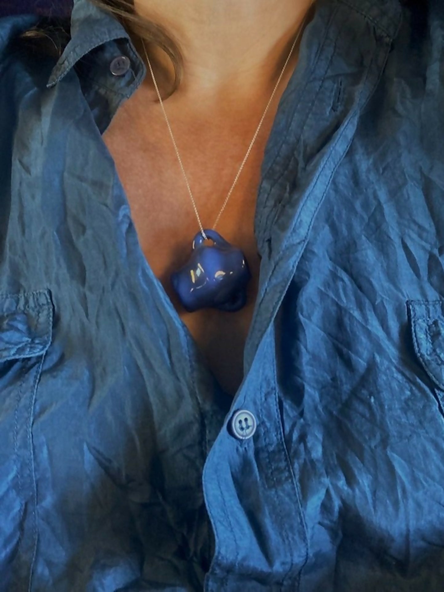 PORCELAINE MINIATURE PENDANT AND SILVER CHAIN
