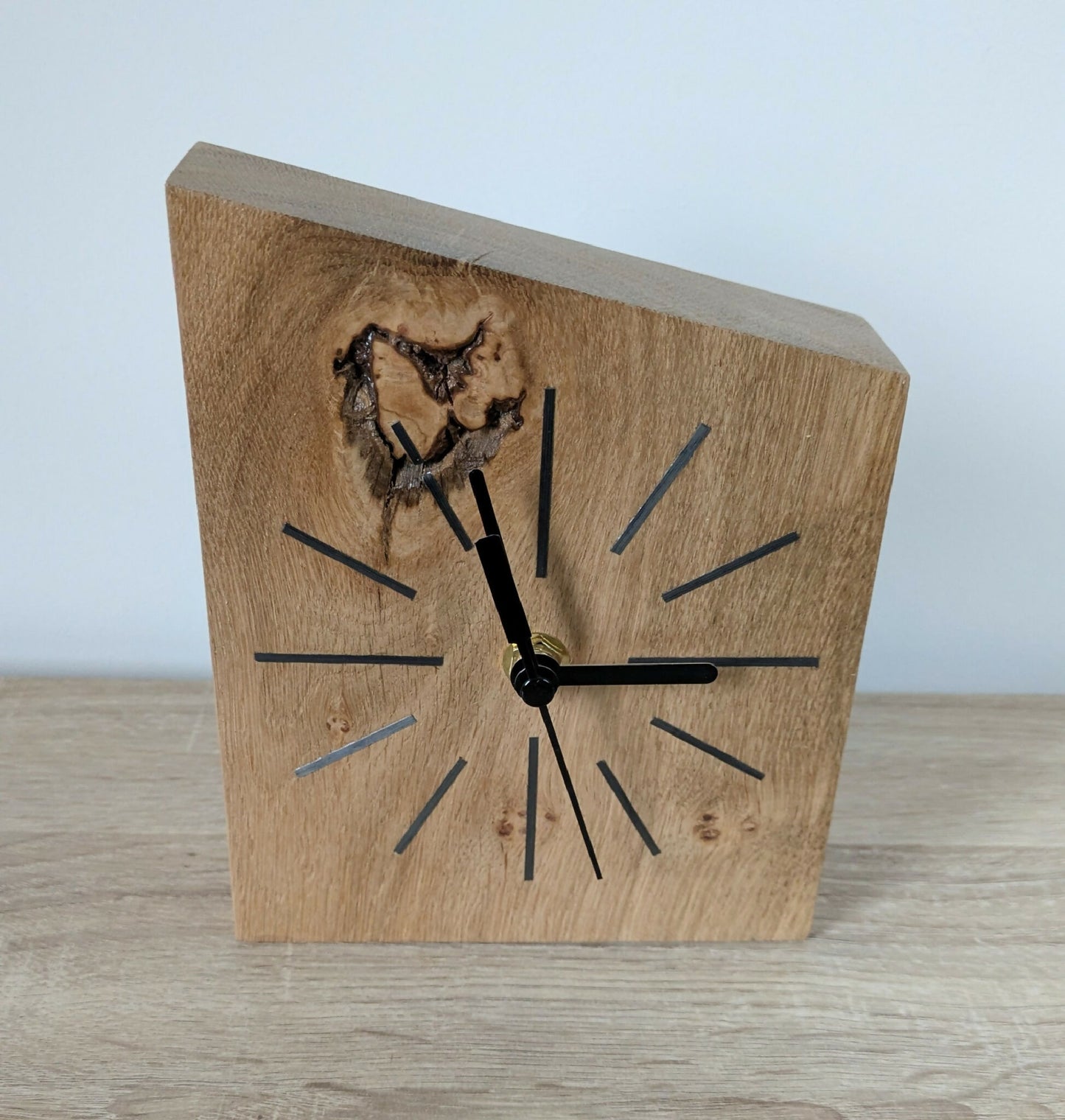 Horloge de bureau en Chêne massif et Marqueterie de paille Gris Anthracite
