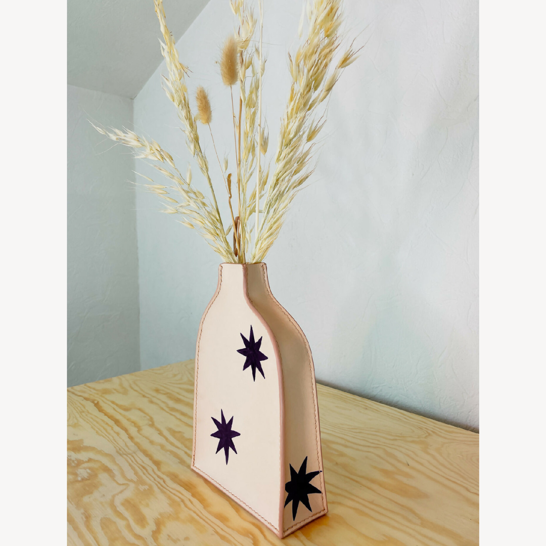 vase en cuir fait-main artisanat français, tannage végétal