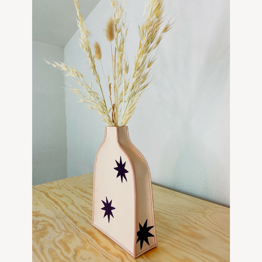 vase en cuir  fait-main artisanat français, tannage végétal