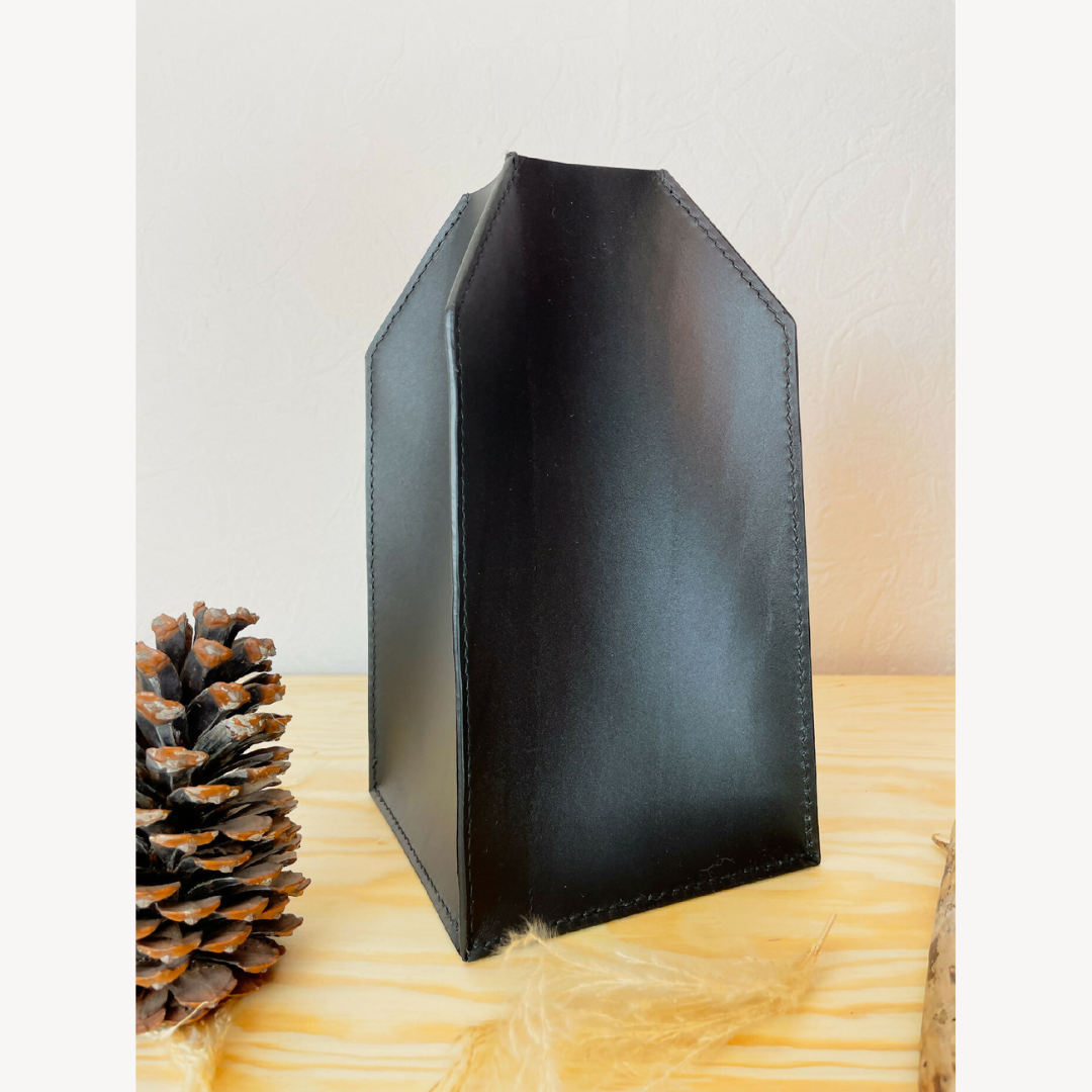 vase en cuir fait-main artisanat français, tannage végétal