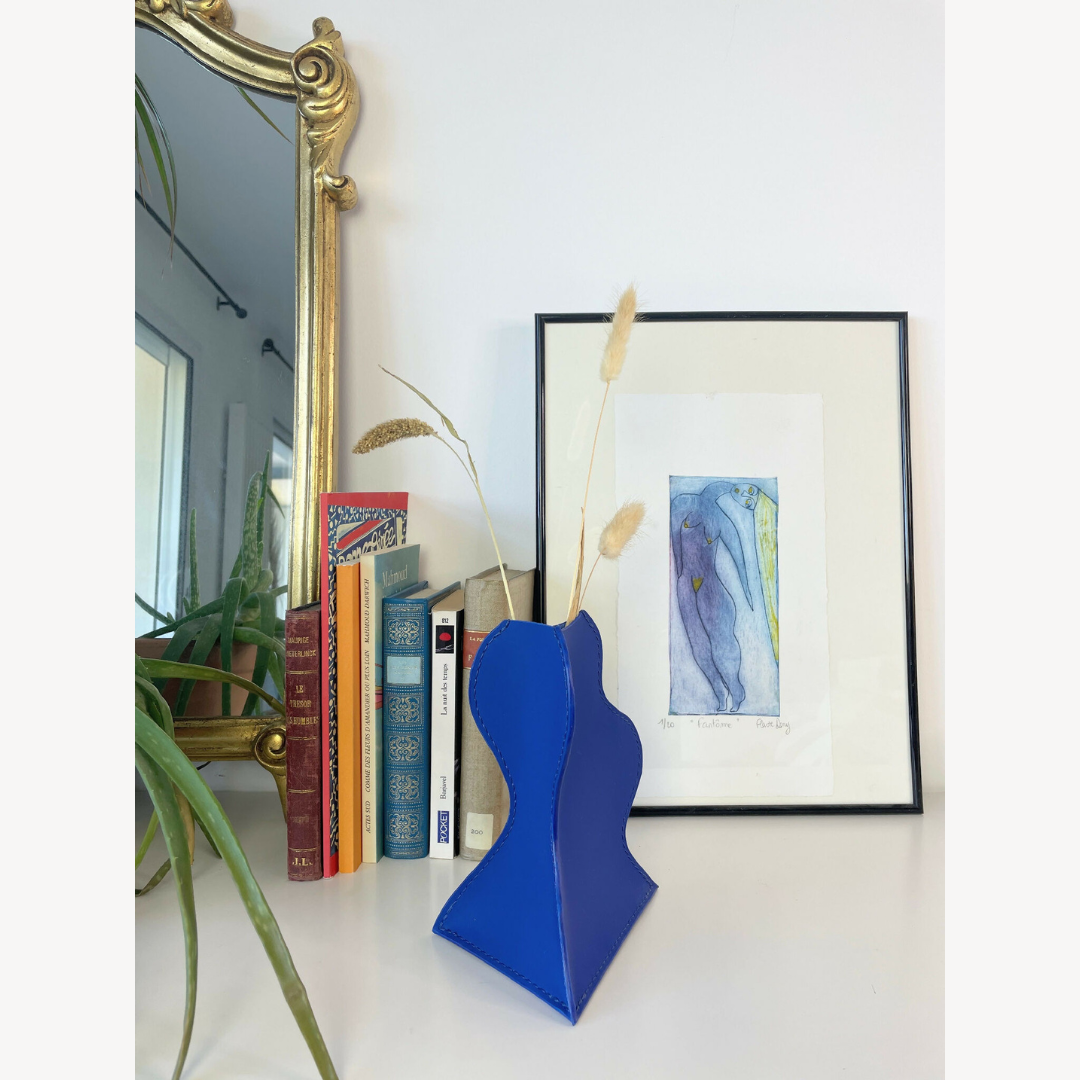 vase en cuir fait-main artisanat français, tannage végétal