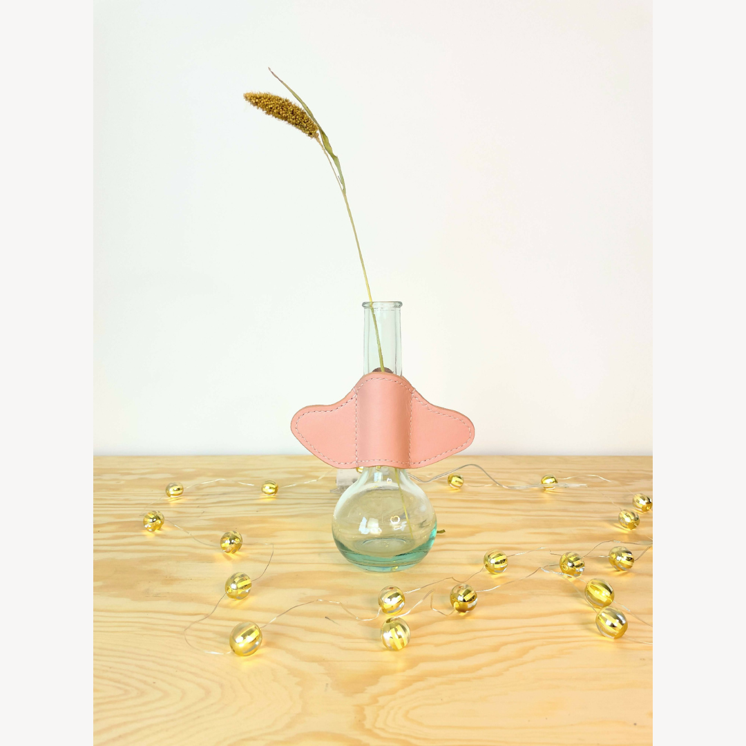 vase en cuir fait-main artisanat français, tannage végétal