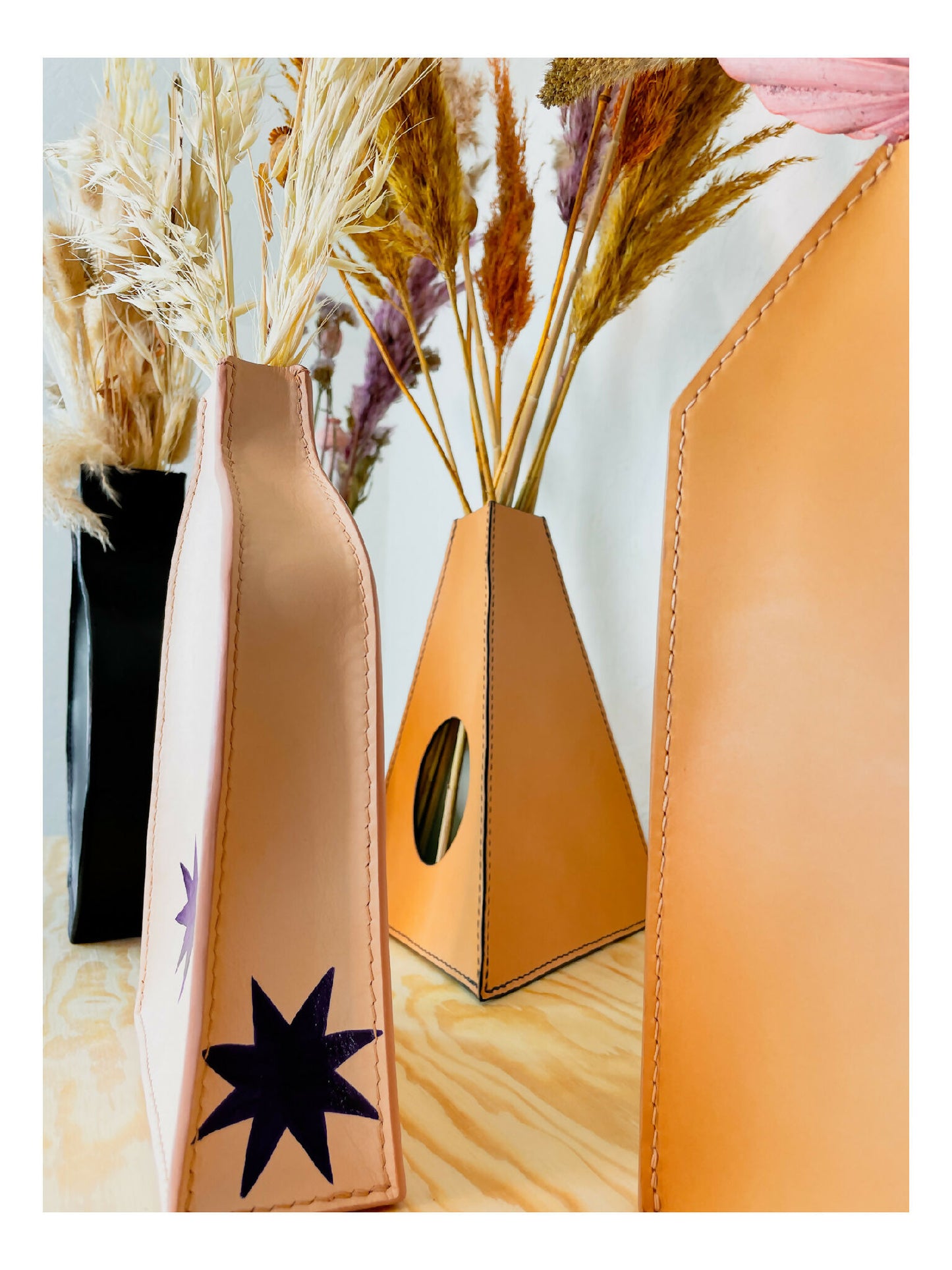 vase en cuir fait-main artisanat français, tannage végétal