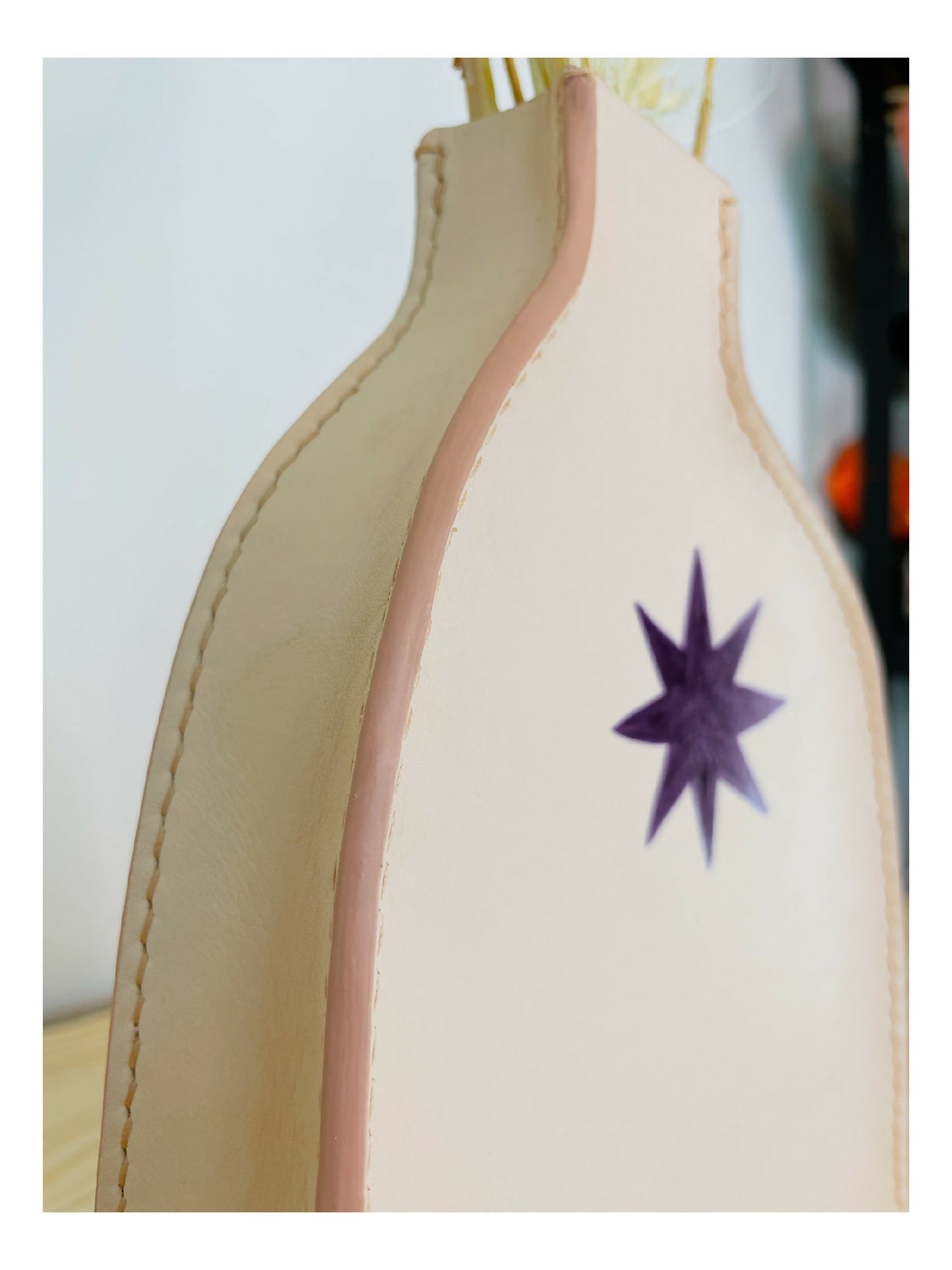 vase en cuir fait-main artisanat français, tannage végétal