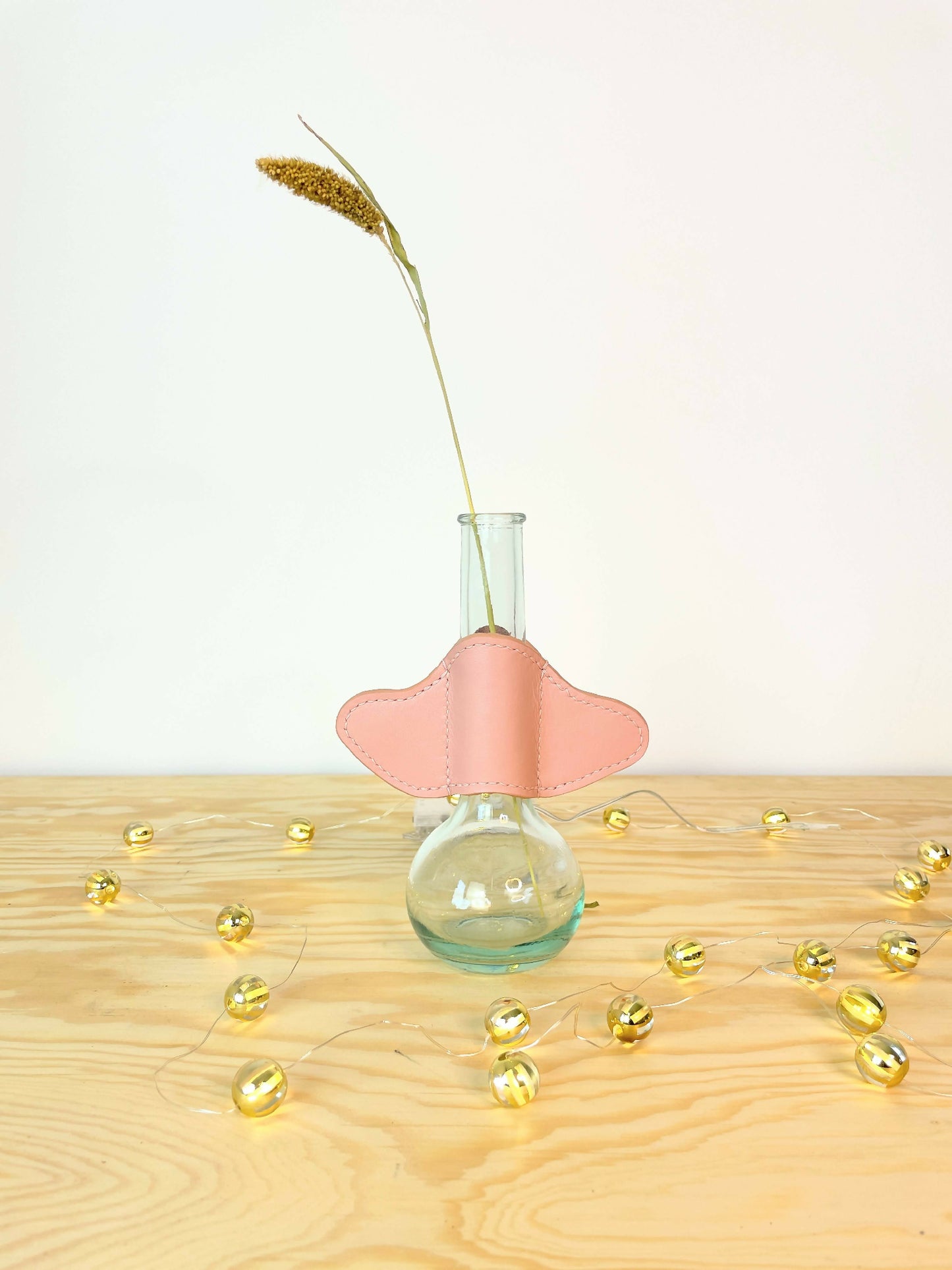vase en cuir fait-main artisanat français, tannage végétal