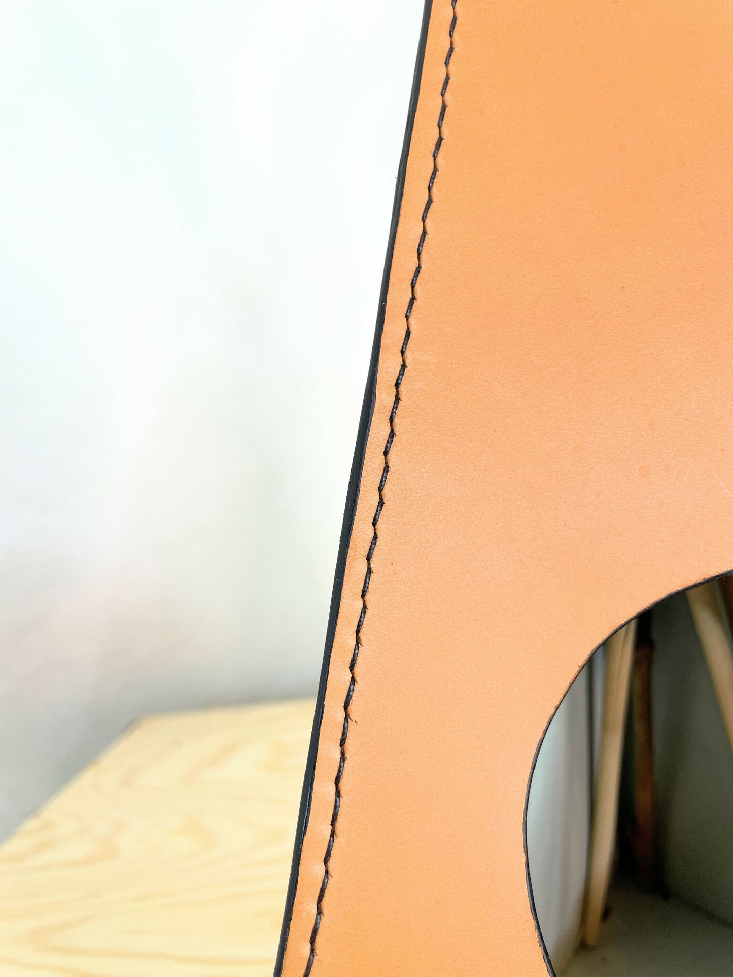 vase en cuir fait-main artisanat français, tannage végétal