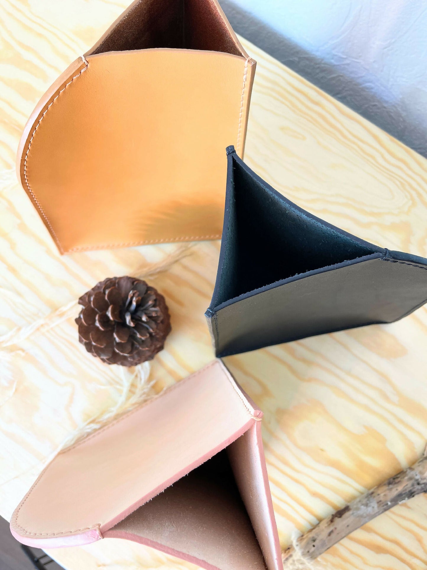 vase en cuir fait-main artisanat français, tannage végétal