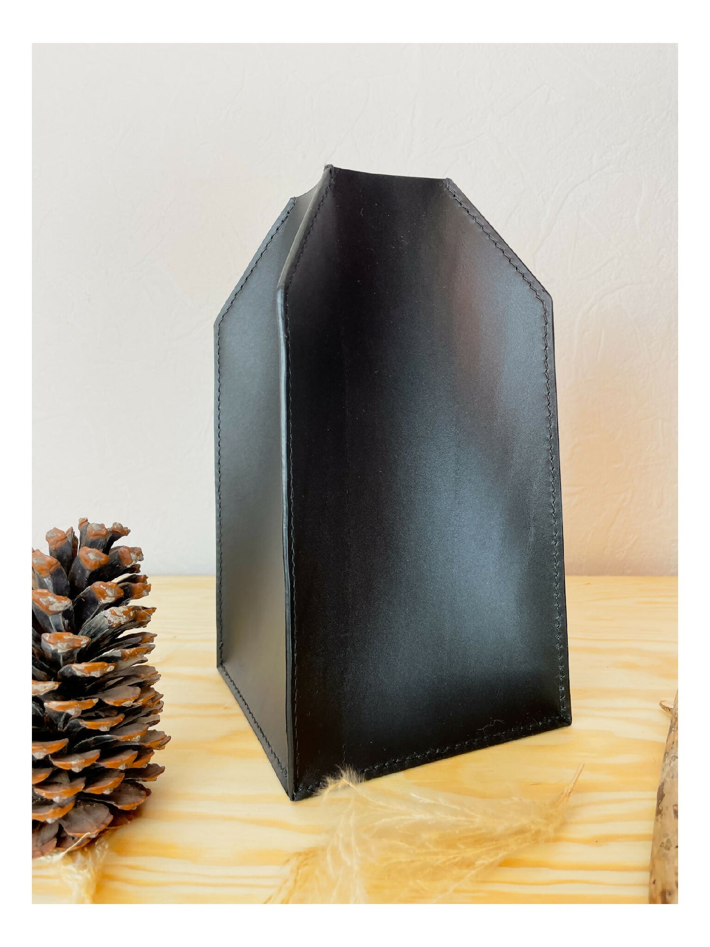 vase en cuir fait-main artisanat français, tannage végétal