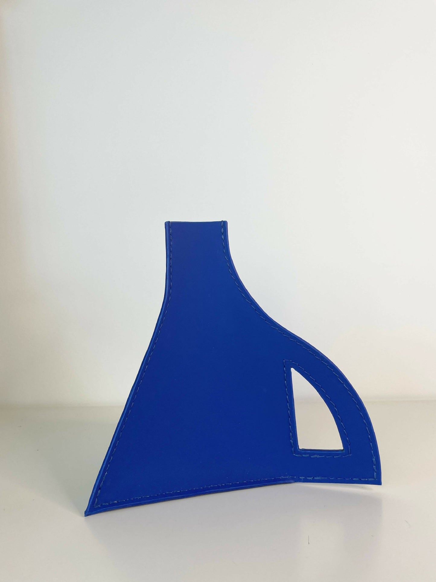 vase en cuir fait-main artisanat français, tannage végétal