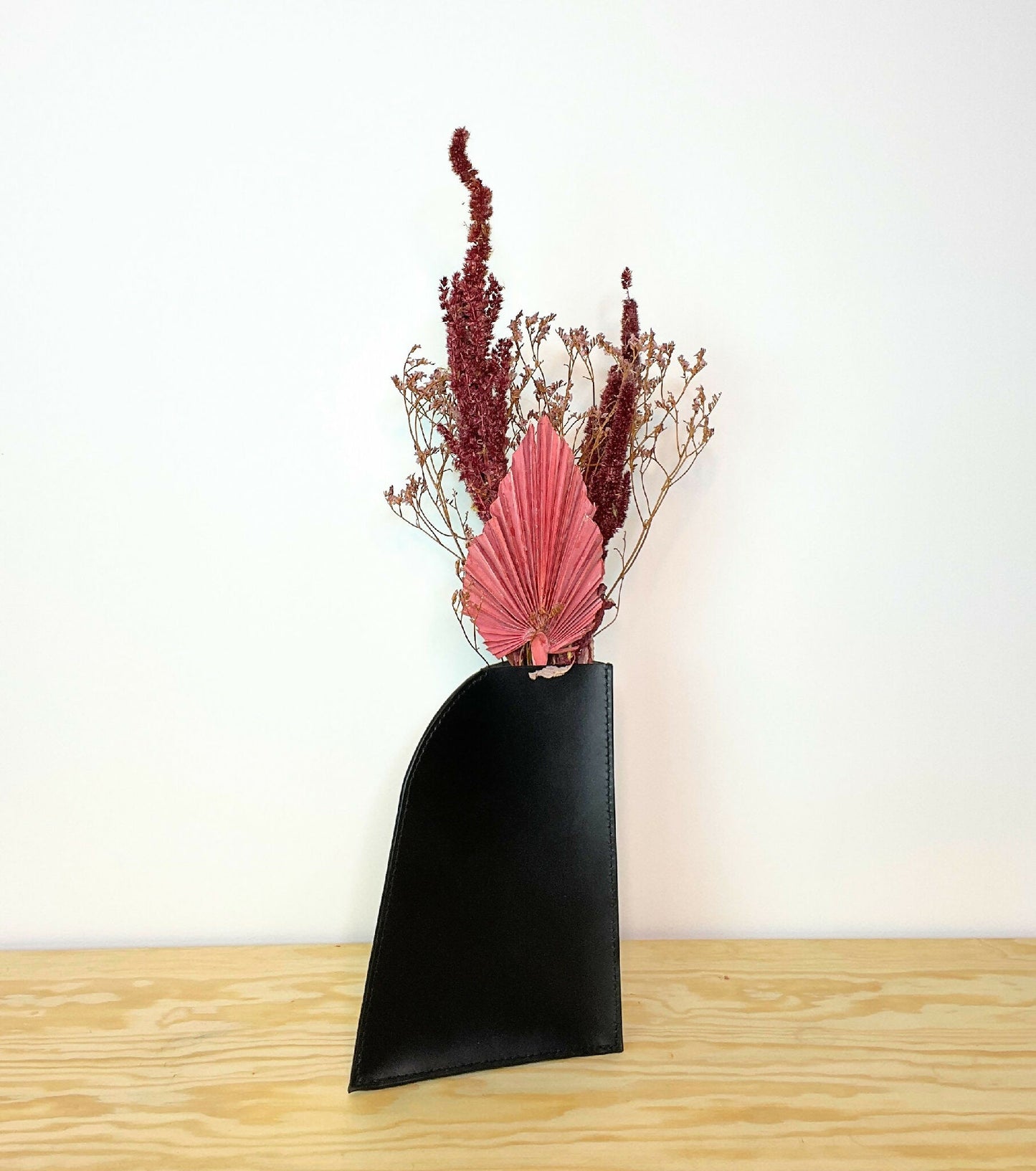 vase en cuir fait-main artisanat français, tannage végétal