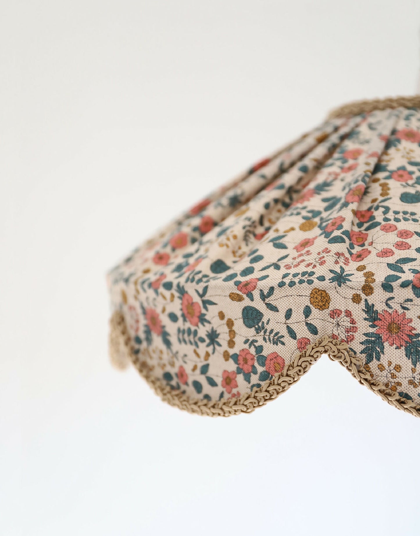 Suspension "Cosette" en Tissu Floral English Garden - Abat-jour Festonné Style Vintage Made in France