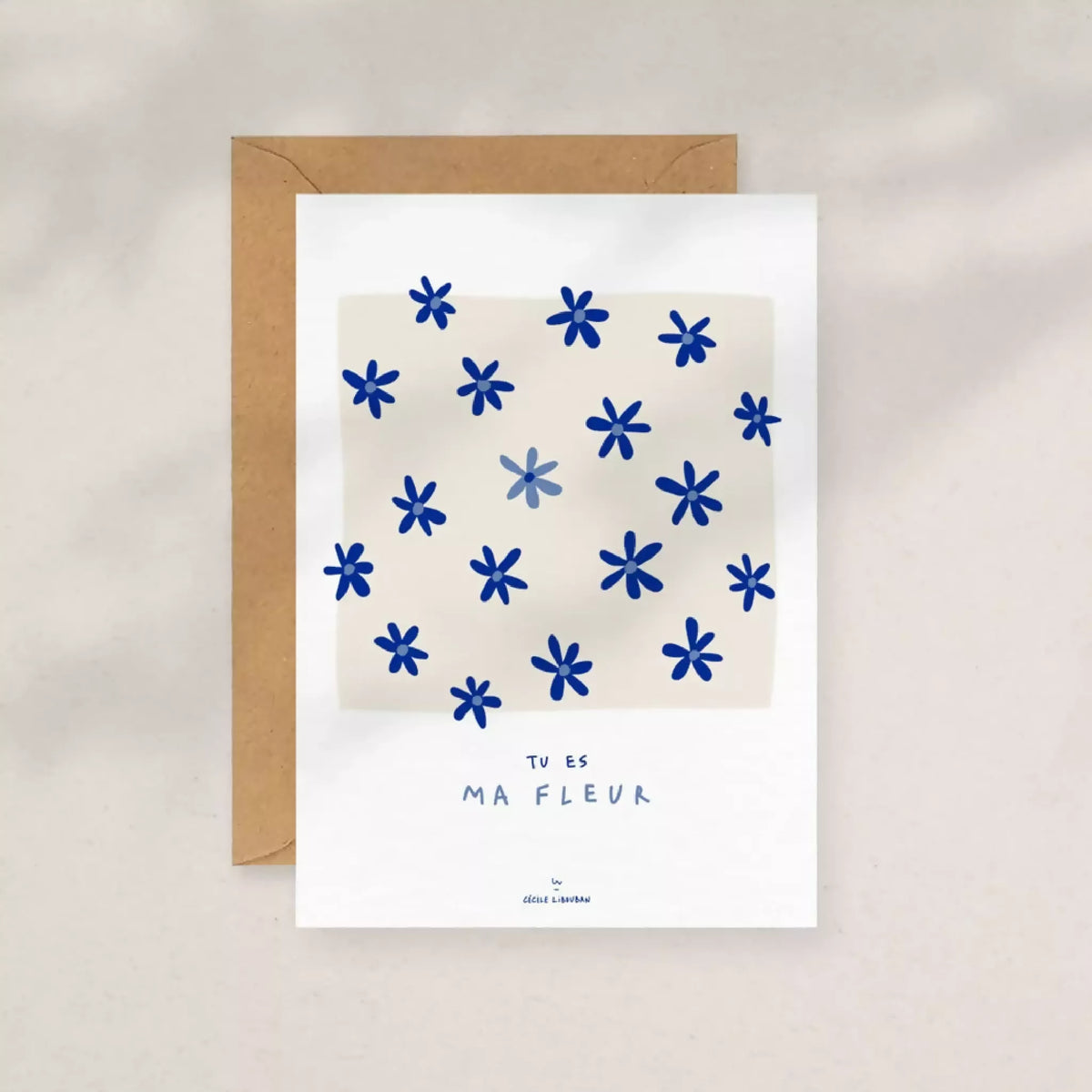 Carte de vœux blanche à motifs fleurs bleues et enveloppe kraft, « Tu es ma fleur »