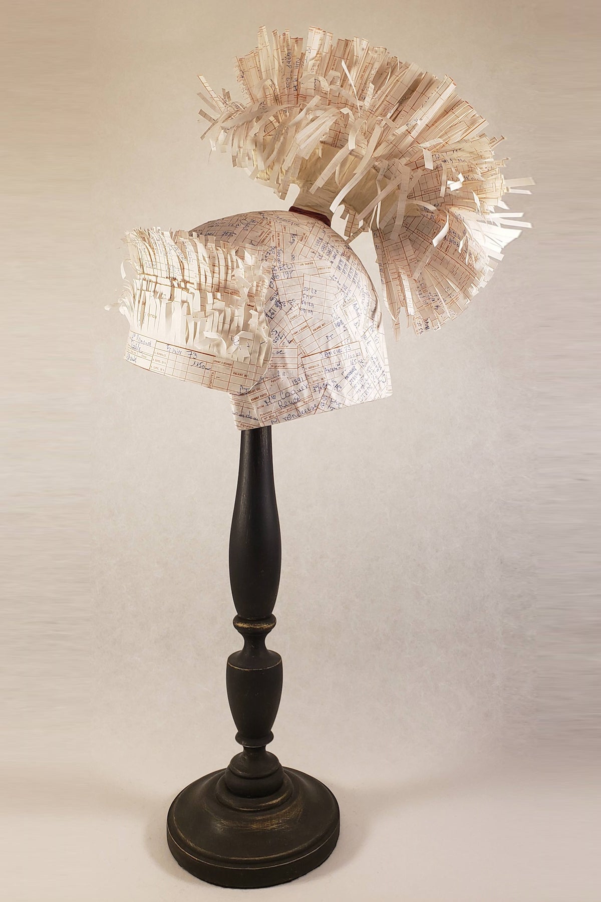Sculpture papier Casque à aigrette
