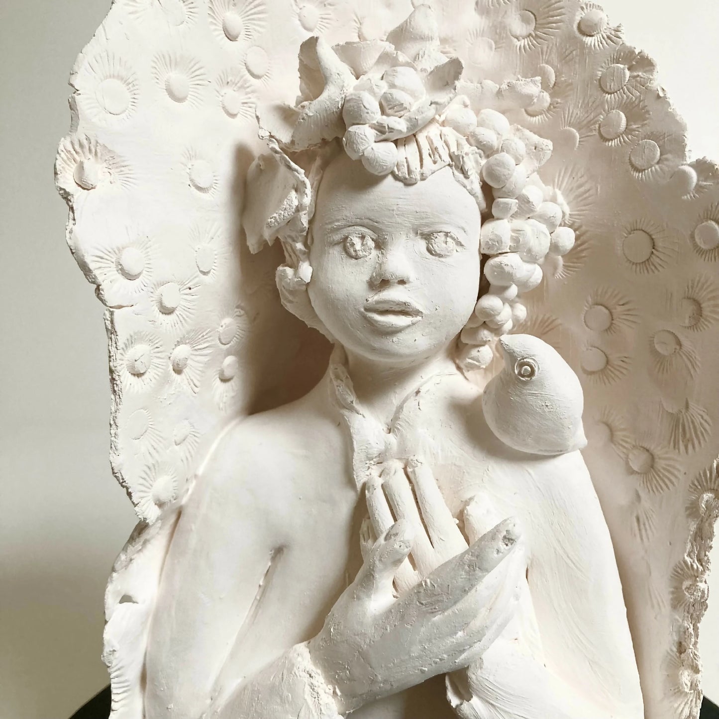 Sculpture Dame à l'oiseau 2