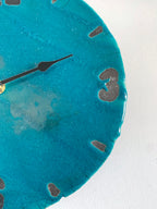 Horloge murale en céramique raku