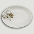 Plat ovale en porcelaine blanche, décor vigne dorée et perles blanches en relief.