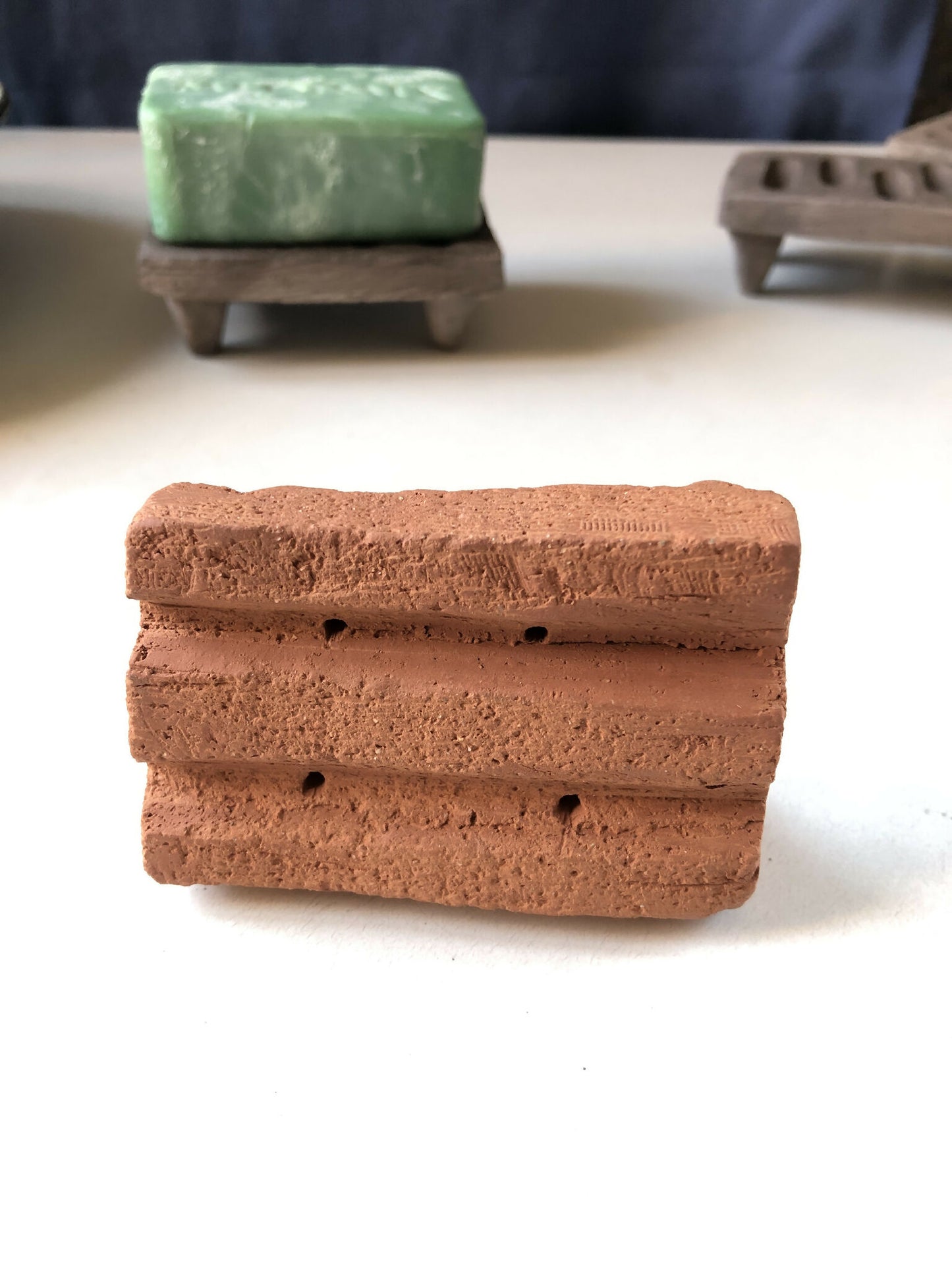 Porte-savon en terre cuite
