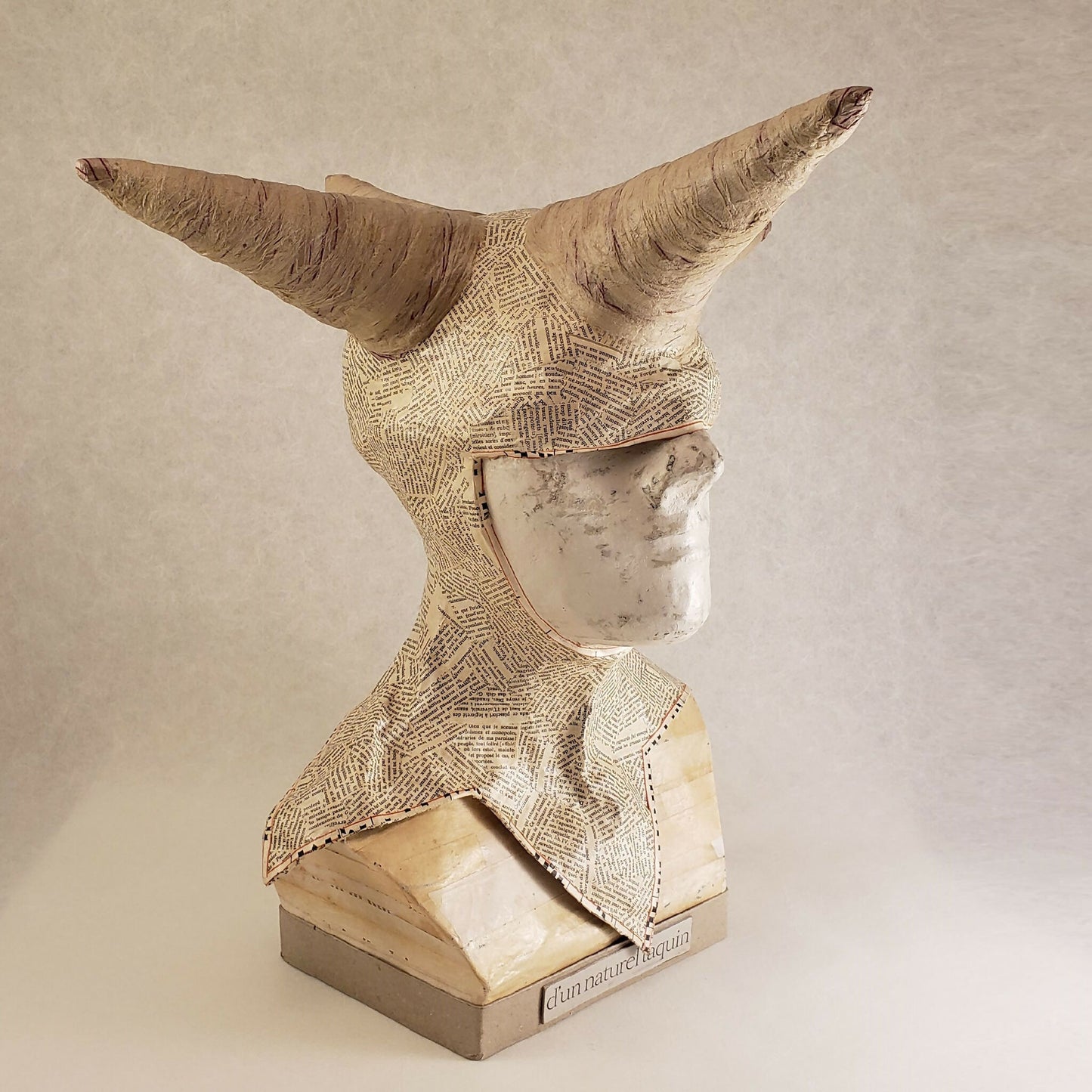 Sculpture - Buste du fou "d'un naturel taquin"