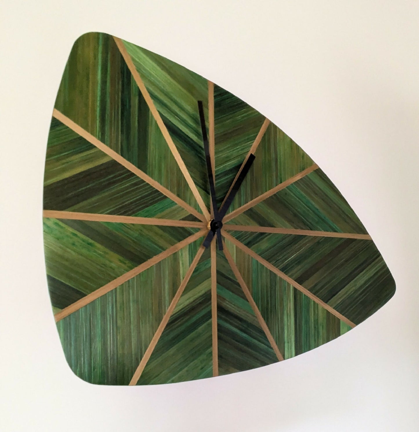 Horloge murale style rétro avec Marqueterie de paille Verte feuille et dorée