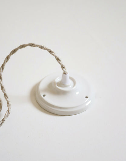Douille plafond blanche avec cordon textile torsadé, fixation pour suspension.